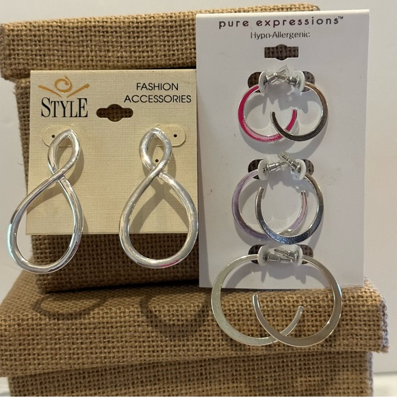 NWT 2 packs - 4 total pairs of silver tone earrings. Classic Hoop style 3 sizes - Picture 5 of 10
